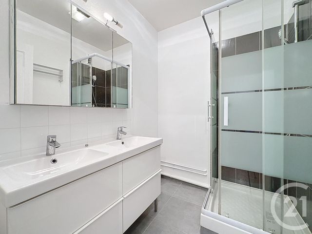 Afficher la photo en grand Appartement F3 à vendre - 3 pièces - 80.13 m2 - VERSAILLES - 78 - ILE-DE-FRANCE - Century 21 Fels Immobilier