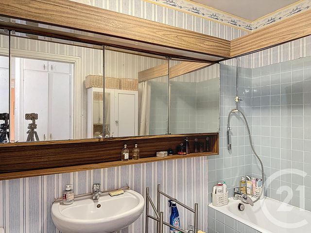 Afficher la photo en grand Appartement F3 à vendre - 3 pièces - 87.0 m2 - VERSAILLES - 78 - ILE-DE-FRANCE - Century 21 Fels Immobilier