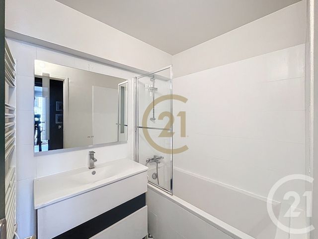 Afficher la photo en grand Appartement F4 à vendre - 4 pièces - 80.79 m2 - VERSAILLES - 78 - ILE-DE-FRANCE - Century 21 Fels Immobilier