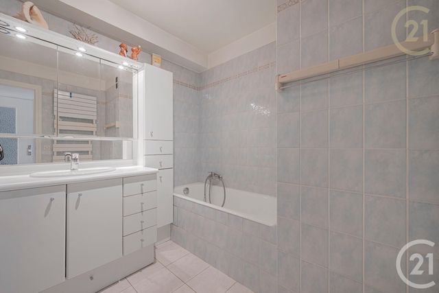 Appartement T3 à vendre - 3 pièces - 69.7 m2 - VERSAILLES - 78 - ILE-DE-FRANCE - Century 21 Fels Immobilier