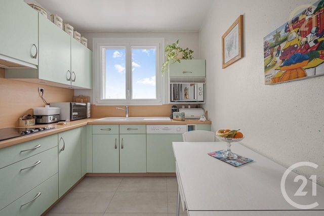 Appartement T3 à vendre - 3 pièces - 69.7 m2 - VERSAILLES - 78 - ILE-DE-FRANCE - Century 21 Fels Immobilier